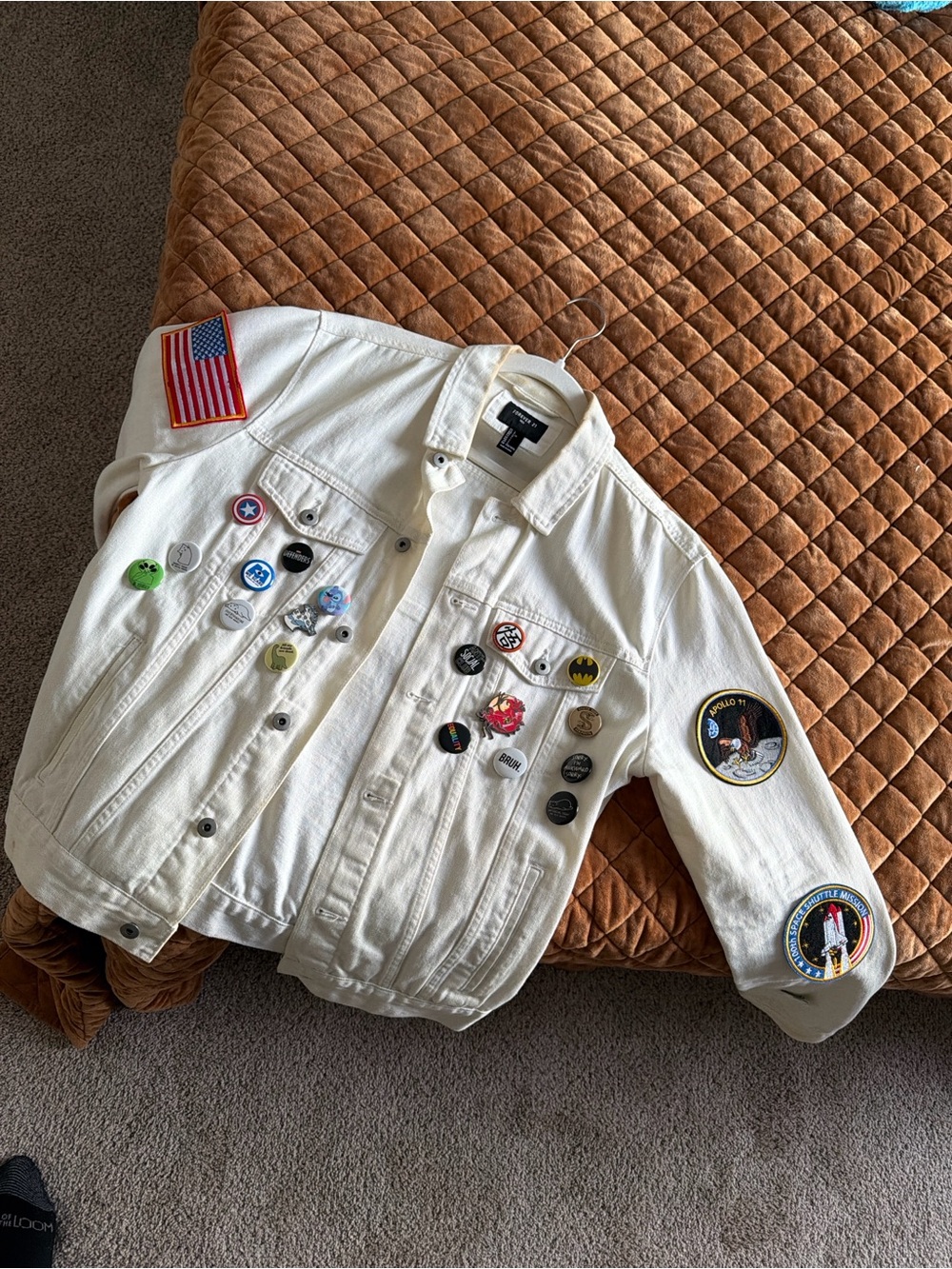 Forever 21 men’s White Denim Jacket with Decorative Patches